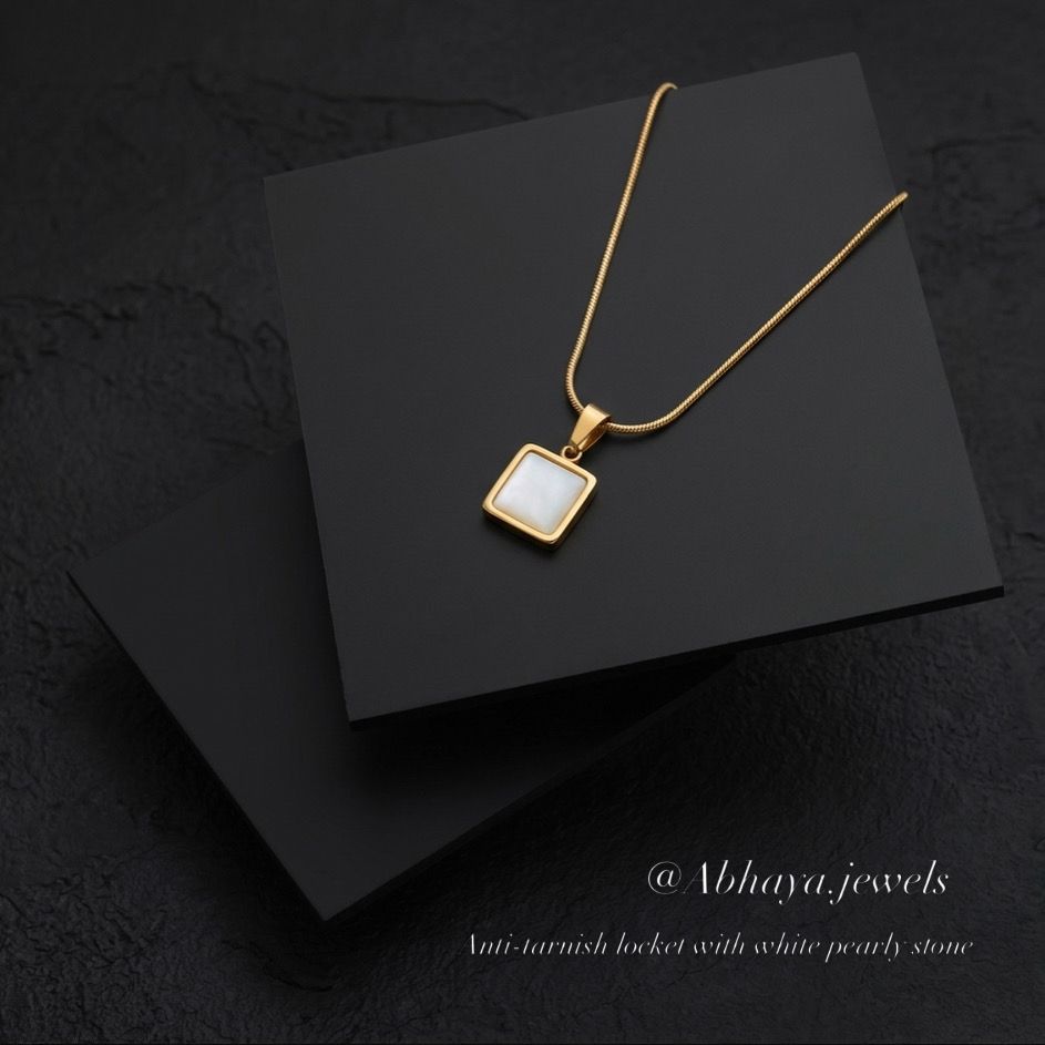 Necklace with white stone