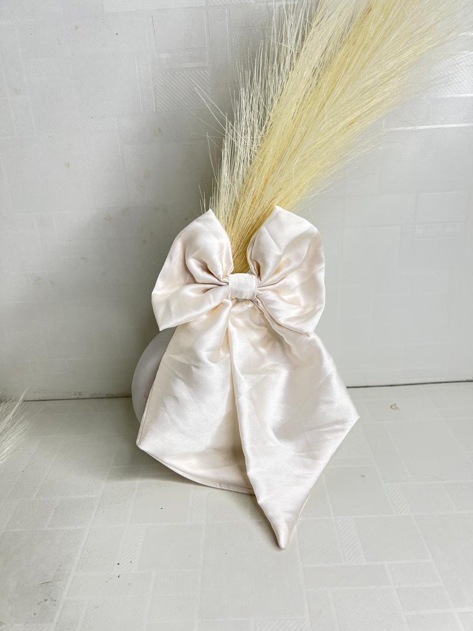 Fairytale bow hair clip