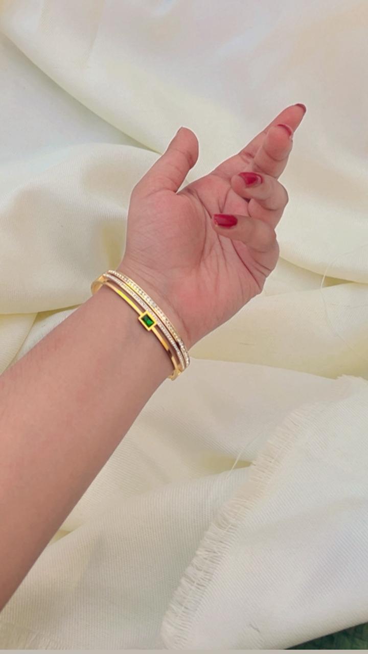 Anti-tarnish golden bracelet
